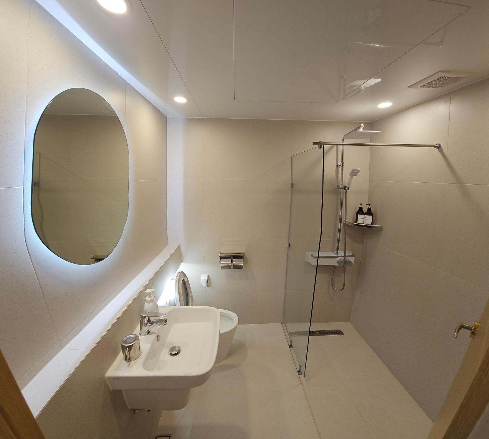 Tongyeong Bay Condo Hotel Екстериор снимка