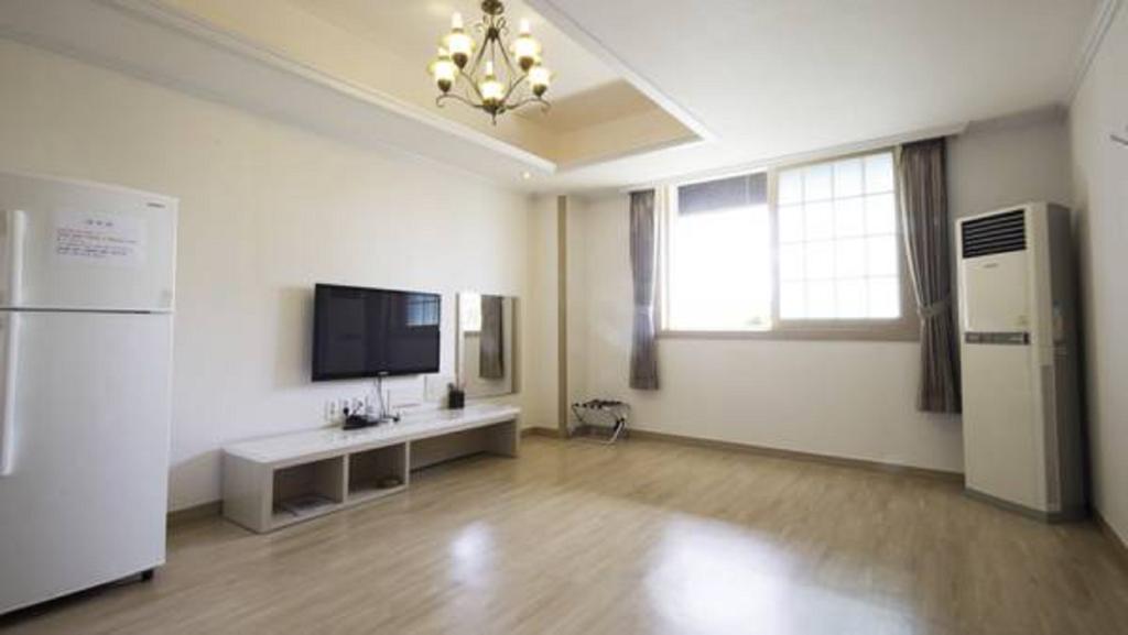 Tongyeong Bay Condo Hotel Екстериор снимка