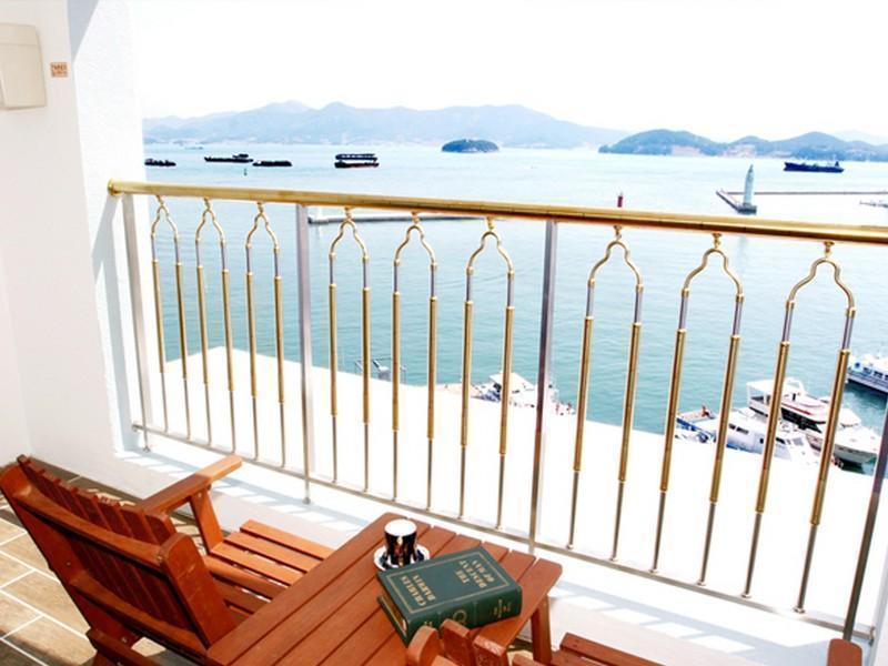 Tongyeong Bay Condo Hotel Екстериор снимка