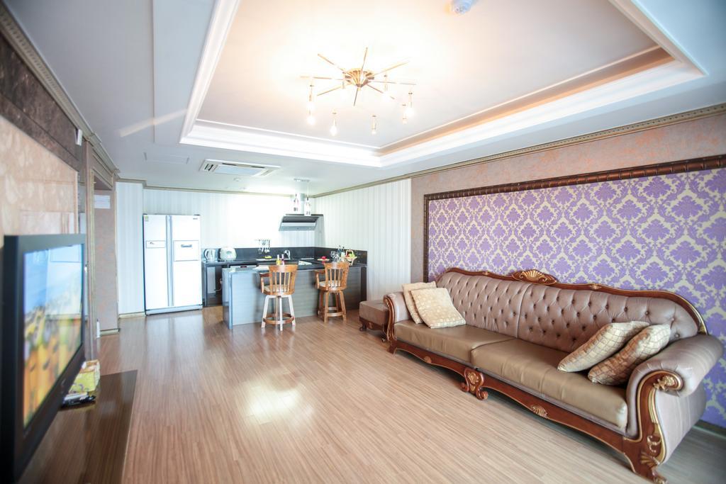 Tongyeong Bay Condo Hotel Екстериор снимка