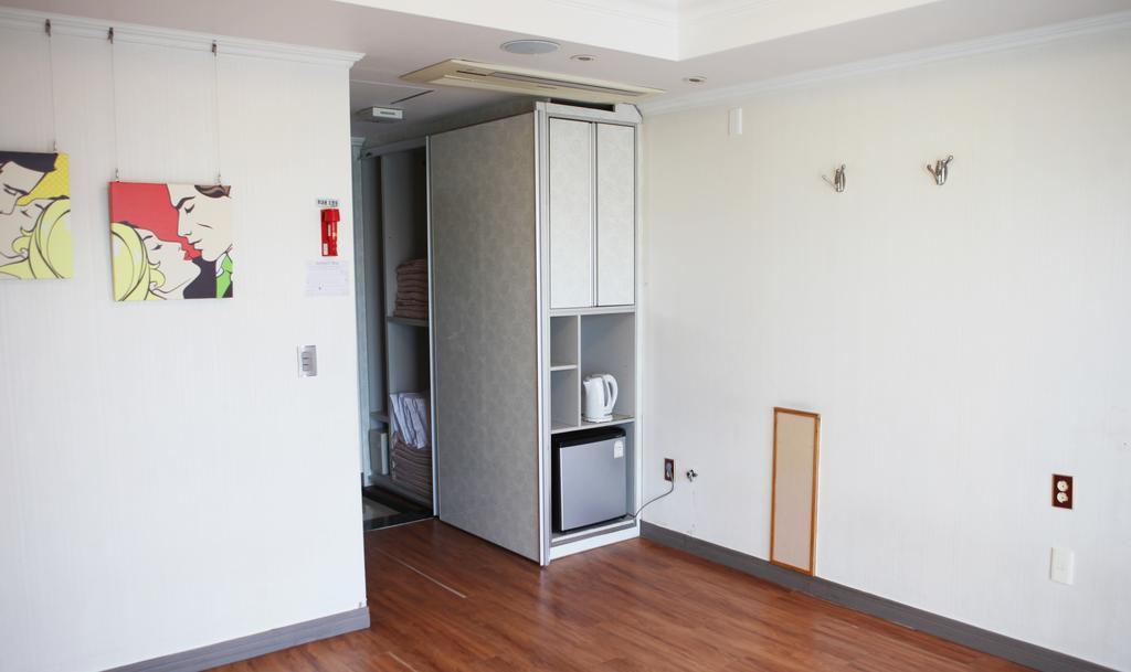 Tongyeong Bay Condo Hotel Екстериор снимка