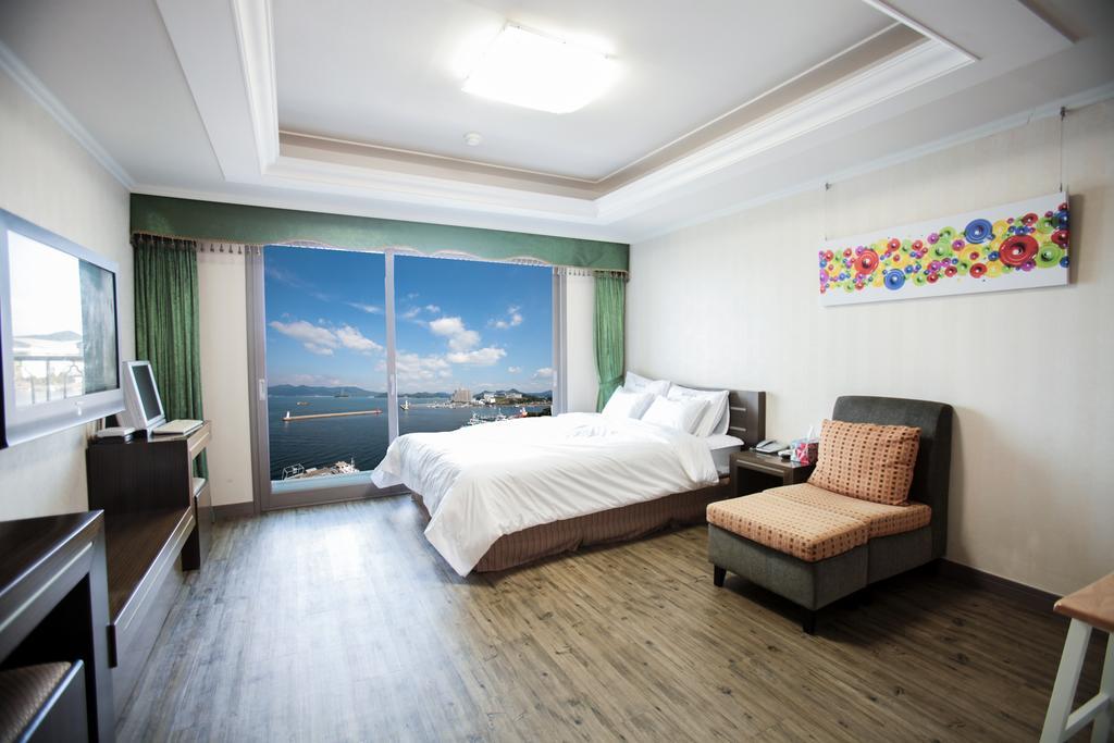 Tongyeong Bay Condo Hotel Екстериор снимка