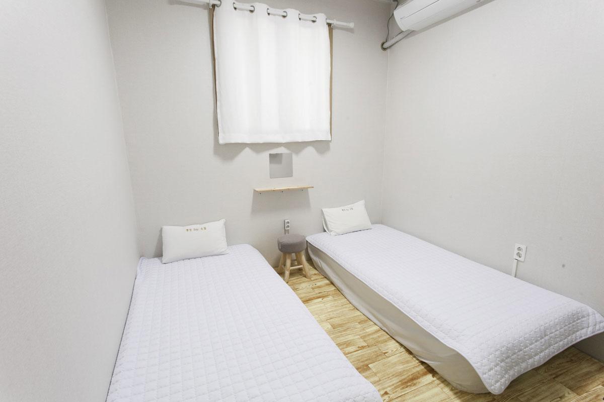 Tongyeong Bay Condo Hotel Стая снимка