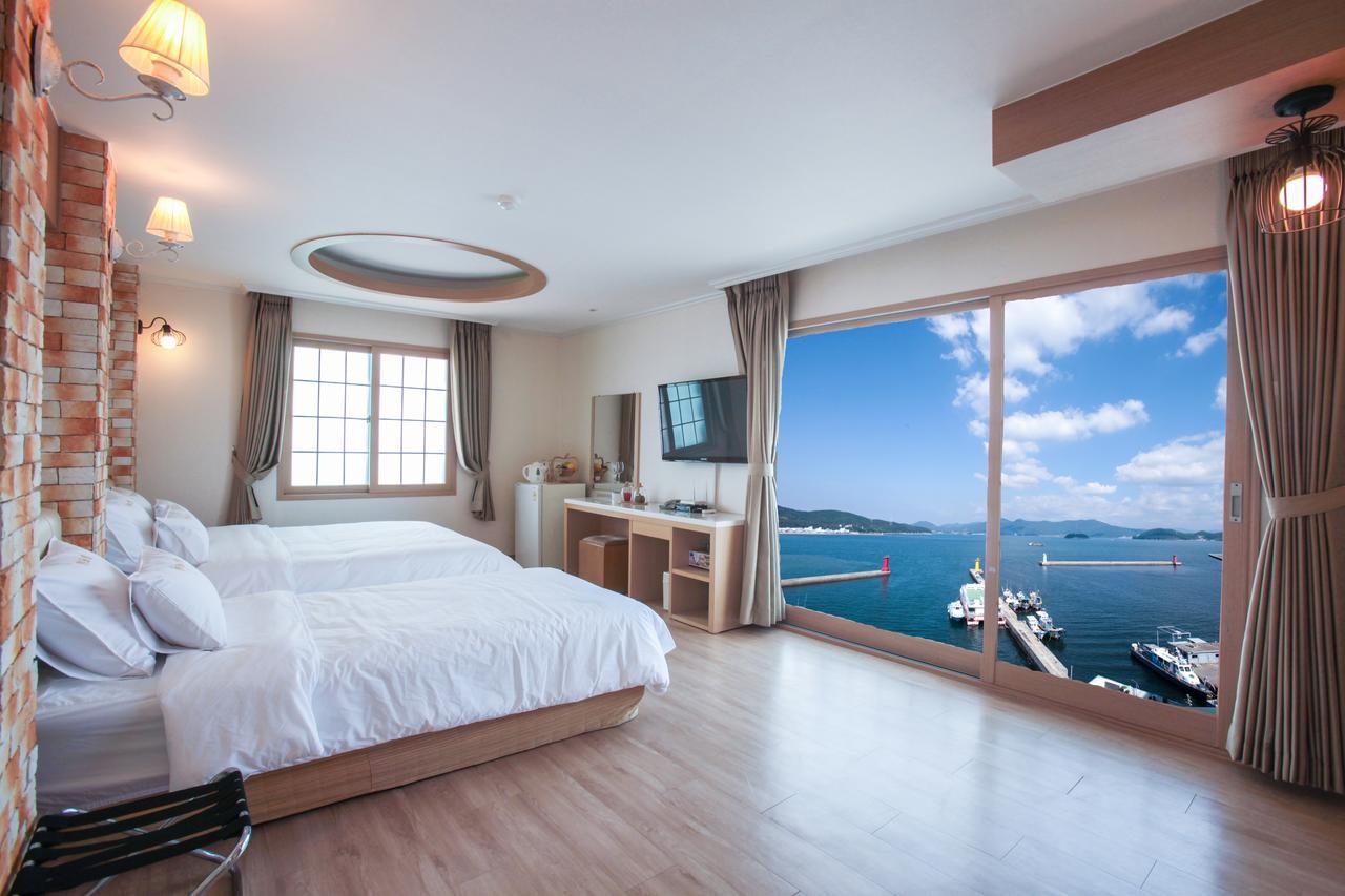 Tongyeong Bay Condo Hotel Екстериор снимка