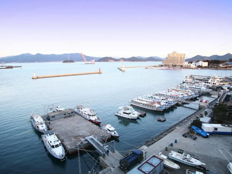 Tongyeong Bay Condo Hotel Екстериор снимка